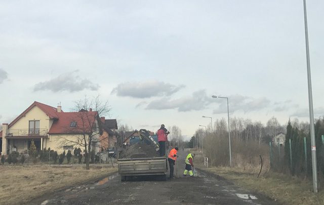Nakładka asfaltowa w Marianowie z funduszu sołeckiego