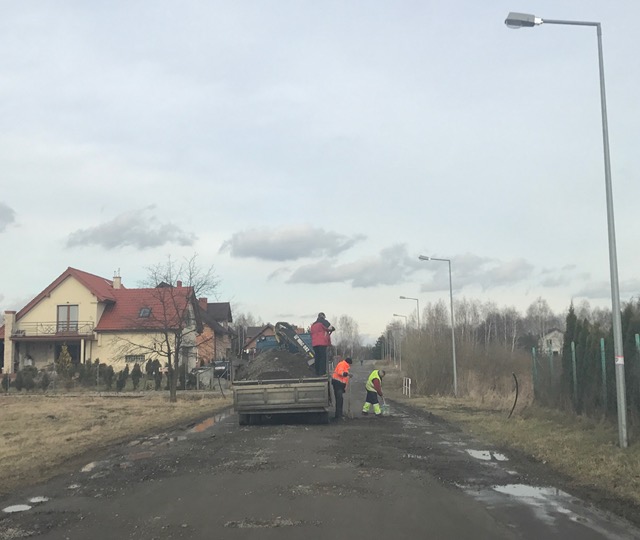 Nakładka asfaltowa w Marianowie z funduszu sołeckiego