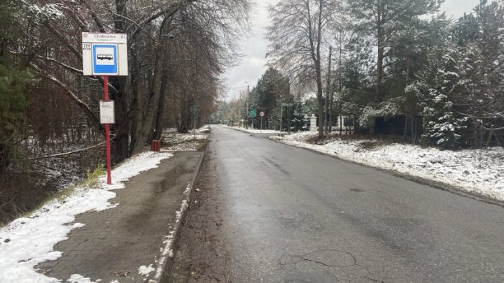 Autobusy. Skoro NieDaSię drzwiami, trzeba próbować oknem.